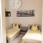 Vogelnest Zentral In Mit Pool