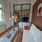 Vogelnest Zentral In Mit Pool アパート *