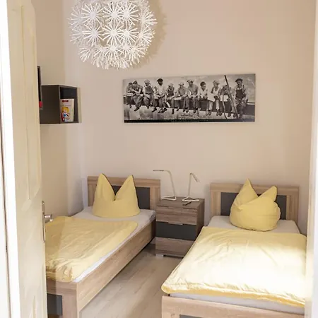 Vogelnest Zentral In Mit Pool