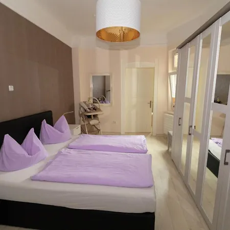 Vogelnest Zentral In Mit Pool Appartement *