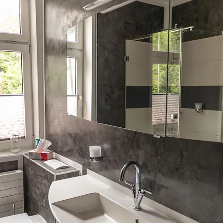 Vogelnest Zentral In Mit Pool Apartment