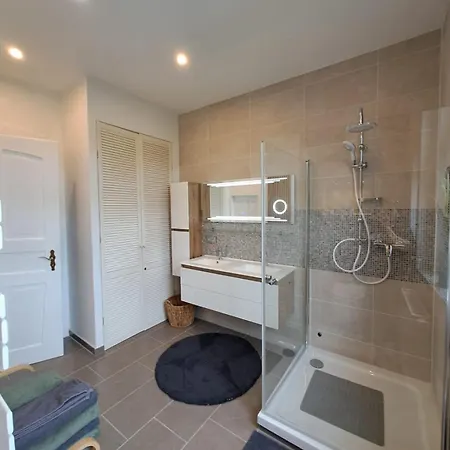 Vogelnest Zentral In Mit Pool