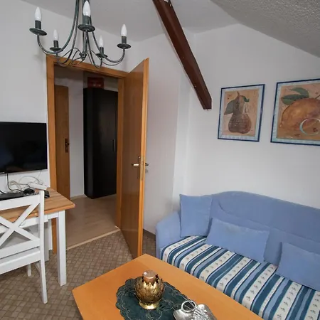 Vogelnest Zentral In Mit Pool Appartement