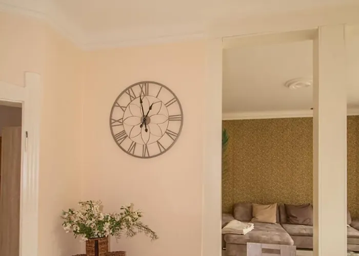 Vogelnest Zentral In Mit Pool Appartement