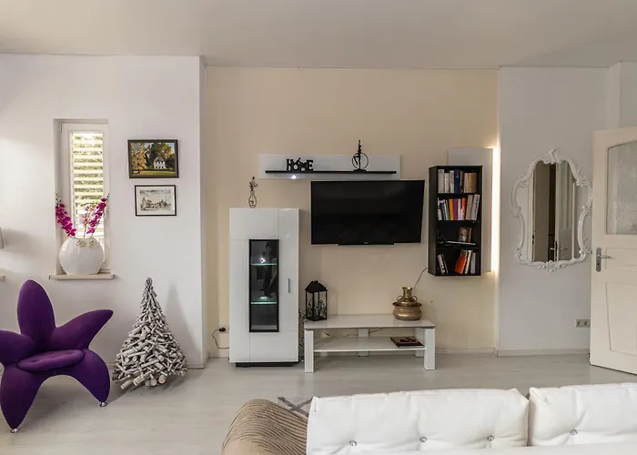 Vogelnest Zentral In Mit Pool *