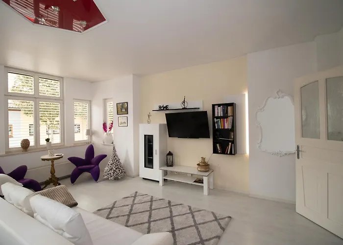 Vogelnest Zentral In Mit Pool