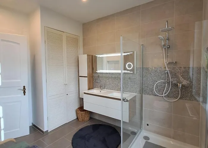 Vogelnest Zentral In Mit Pool