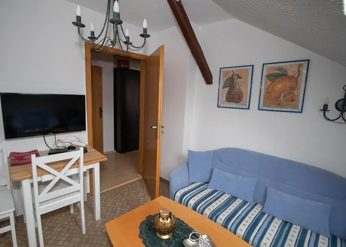 Vogelnest Zentral In Mit Pool Appartement